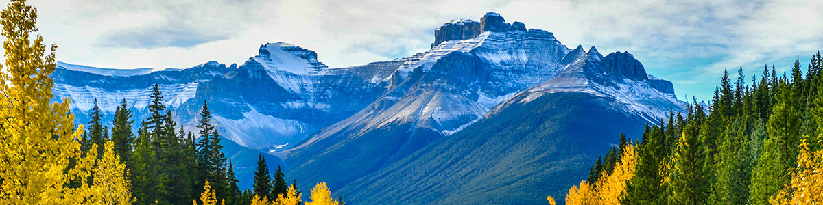 Promenade des Glaciers (route 93) en automne, dans le parc national Jasper, au Canada