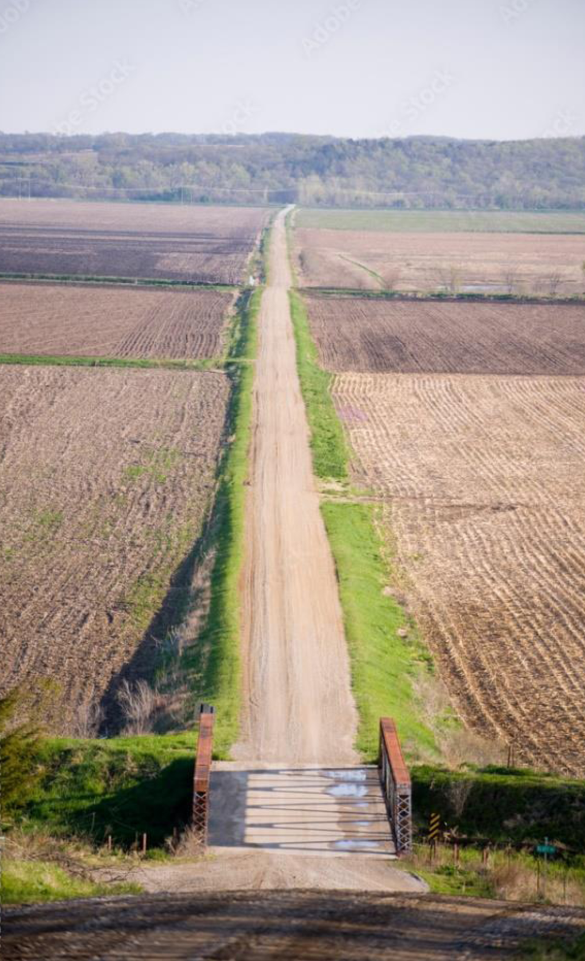 Figure 7 – Chemin de terre traversant deux champs.
