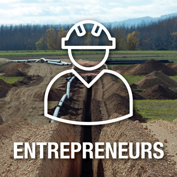 Pictogramme entrepreneurs superposé à une image illustrant une tranchée prête pour l’installation de pipelines – Entrepreneurs